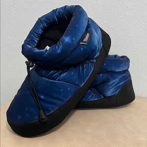 Maliay Quilted Puffy Slippers in Navy Blue